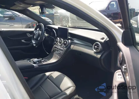 2016 Mercedes-Benz C 300 Luxury/Sport z USA, uszkodzony, nr VIN 55SWF4JB7GU172309